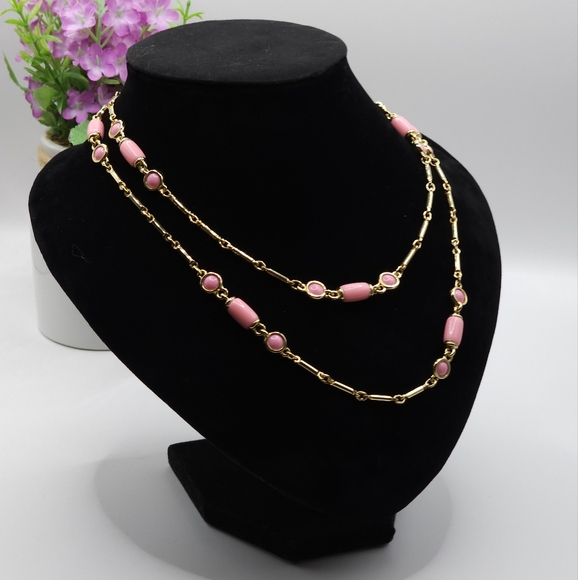 Gold-toned metal and pink‎ acrylic single stranded necklace - Picture 1 of 7